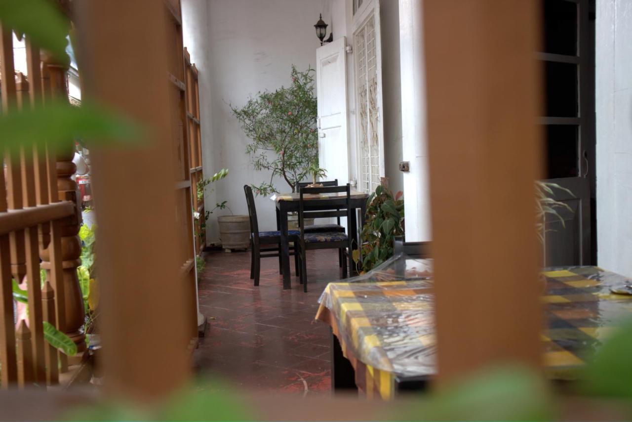 Old Dutch House Hotel Гале Екстериор снимка